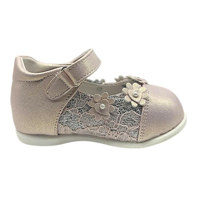 Ballerina da cerimonia per bambina rosa cipria con inserti in pizzo, applicazioni floreali frontali e chiusura a strappo – Giardino d'Oro 2 Ballerina da cerimonia baby per bambina rosa cipria con inserti in pizzo, applicazioni floreali frontali e chiusura a strappo – Giardino d'Oro