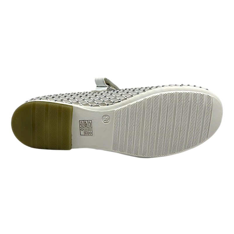 Ballerine bambina bianche traforate con strass e strappo – Asso 5 Ballerine bambina bianche traforate con strass e strappo – Asso