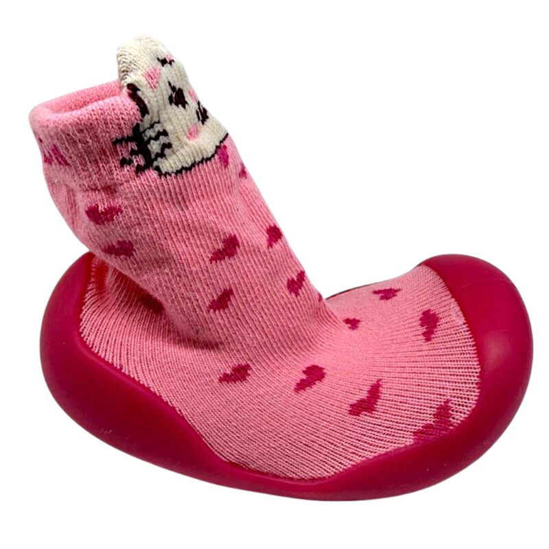 Calzini-Ciabatte rosa primi passi per bambina con cuori, suola in gomma fucsia e gattino - Garvalín 3 Calzini-Ciabatte rosa primi passi per bambina con cuori, suola in gomma fucsia e gattino - Garvalín
