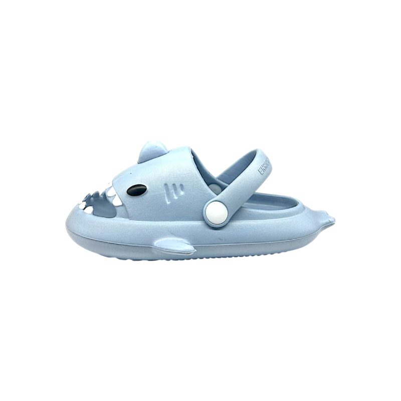 Ciabatta in gomma azzurro cielo per bambino a forma di squalo con fascia posteriore - Jomix Shoes 2 Ciabatta in gomma azzurro cielo per bambino tipo crocs a forma di squalo con fascia posteriore - Jomix Shoes