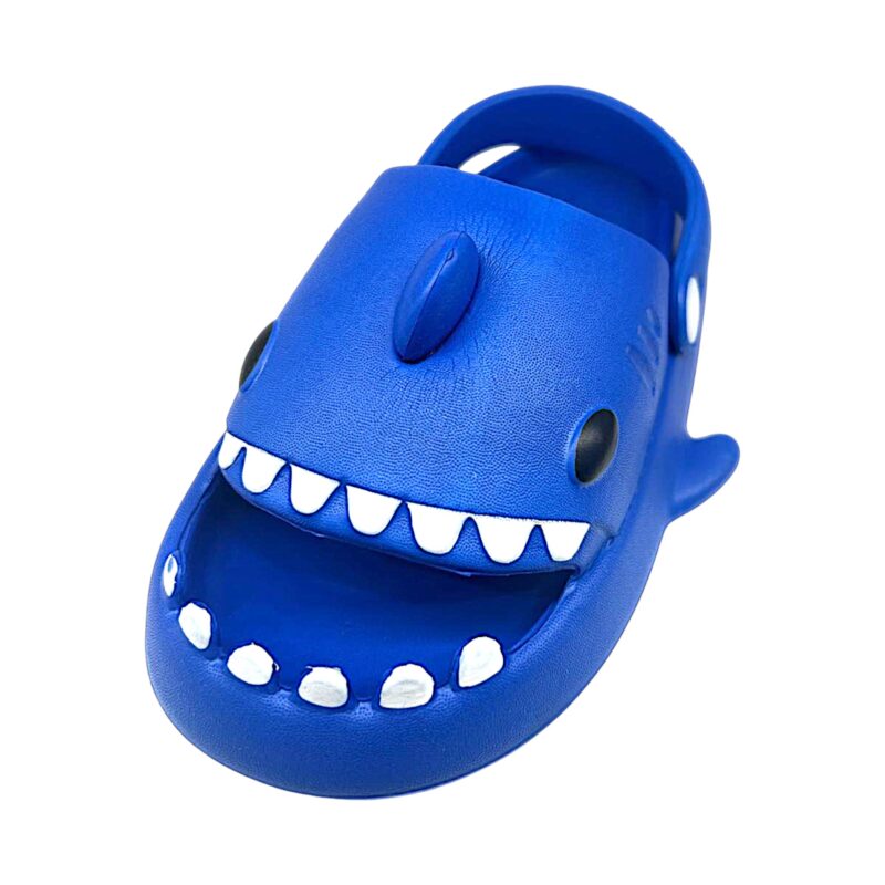 Ciabatta in gomma blu per bambino tipo crocs a forma di squalo con fascia posteriore - Jomix Shoes 1 Ciabatta in gomma blu per bambino tipo crocs a forma di squalo con fascia posteriore - Jomix Shoes