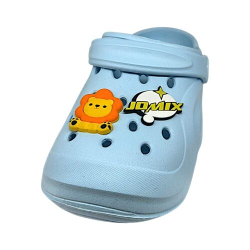 Ciabatta in gomma celeste per bambino tipo crocs con leone, nuvolette e fascia posteriore - Jomix Shoes 1 Ciabatta in gomma celeste per bambino tipo crocs con leone, nuvolette e fascia posteriore - Jomix Shoes