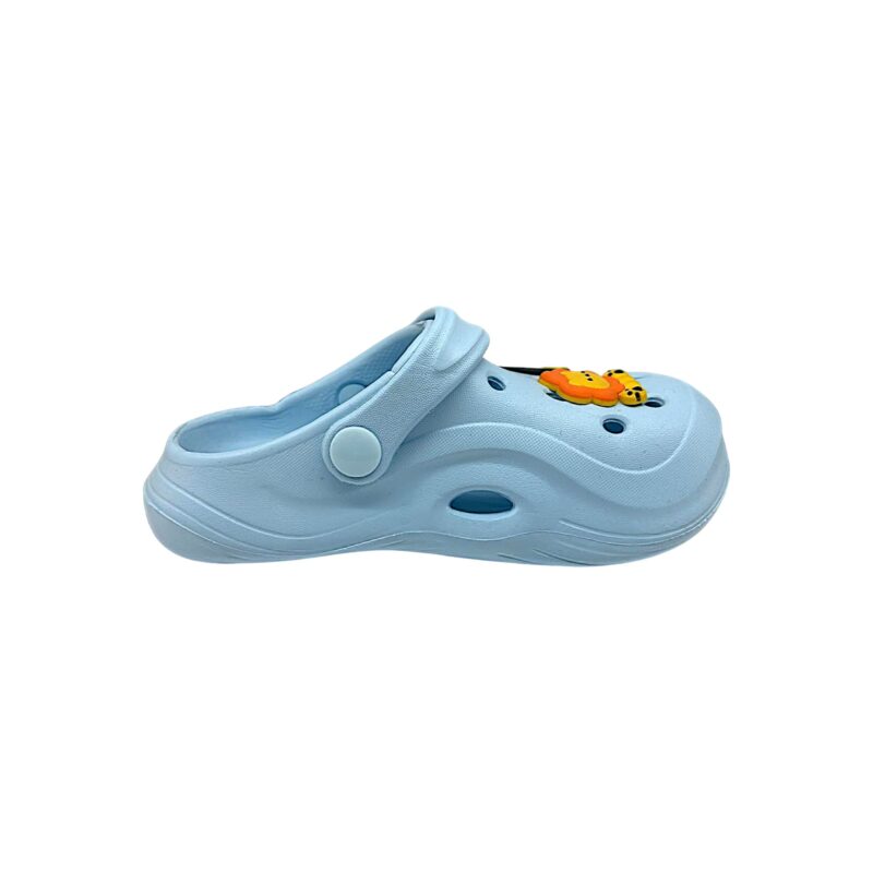 Ciabatta in gomma celeste per bambino tipo crocs con leone, nuvolette e fascia posteriore - Jomix Shoes 2 Ciabatta in gomma celeste per bambino tipo crocs con leone, nuvolette e fascia posteriore - Jomix Shoes