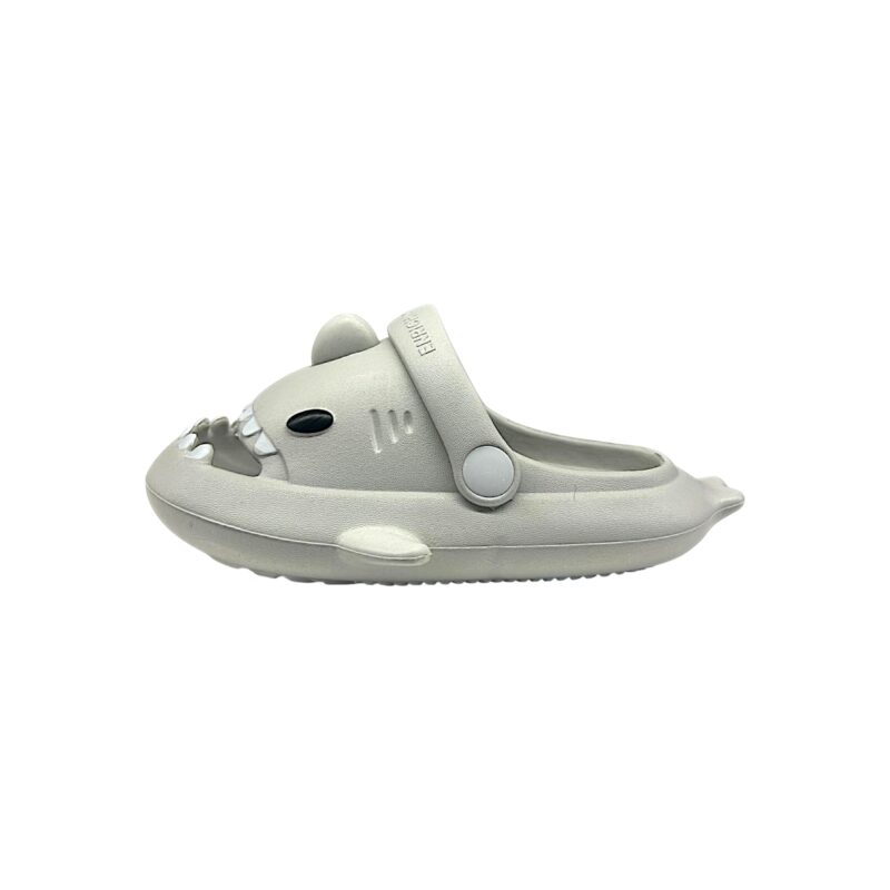 Ciabatta in gomma grigia per bambino tipo crocs a forma di squalo con fascia posteriore - Jomix Shoes 2 Ciabatta in gomma grigia per bambino tipo crocs a forma di squalo con fascia posteriore - Jomix Shoes