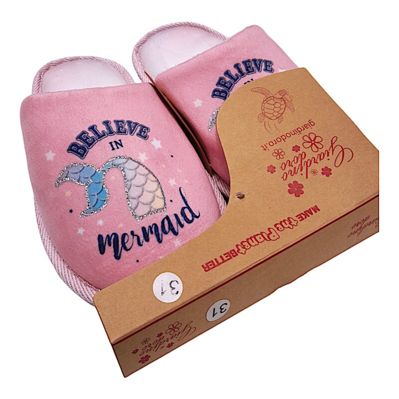 Pantofole, ciabatte soft rosa per bambina con coda di sirena e scritta - Giardino d'Oro 1 Pantofole, ciabatte soft rosa per bambina con coda di sirena e scritta - Giardino d'Oro