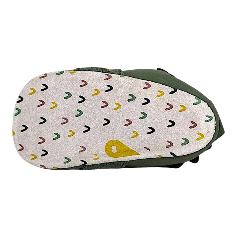 Pantofoline Soft Sole in pelle verde oliva per bambino primi passi e patch con coccodrillo - Bobux 3 Pantofoline Soft Sole Snap in pelle verde oliva per bambino primi passi e patch con coccodrillo - Bobux