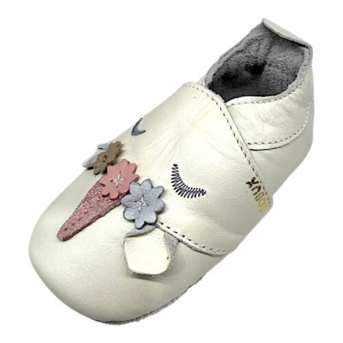 Pantofoline Soft Sole in pelle bianco perlato per bambina primi passi e patch con unicorno e fiori - Bobux 18 Pantofoline Soft Sole in pelle bianco perlato per bambina primi passi e patch con unicorno e fiori - Bobux