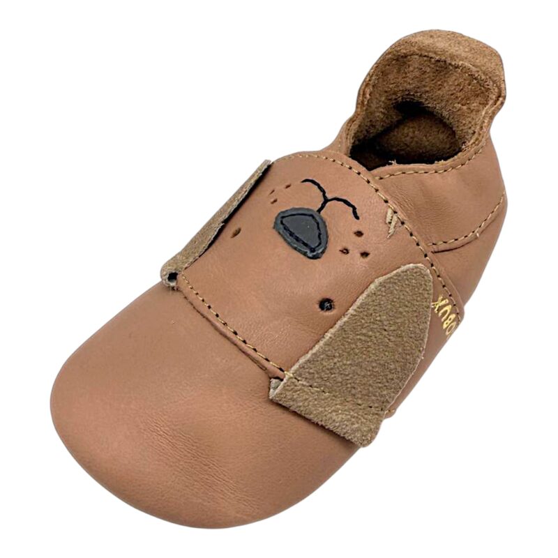 Pantofoline unisex primi passi Soft Sole in pelle cuoio-marrone caramello e patch con cagnolino - Bobux 1 Pantofoline Soft Sole in pelle color marrone caramello per bambini primi passi e patch con cagnolino - Bobux
