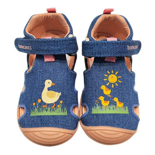Sandalo a ragnetto per bambina primi passi in tessuto jeans con mamma papera, paperelle e strappo – Biomecanics