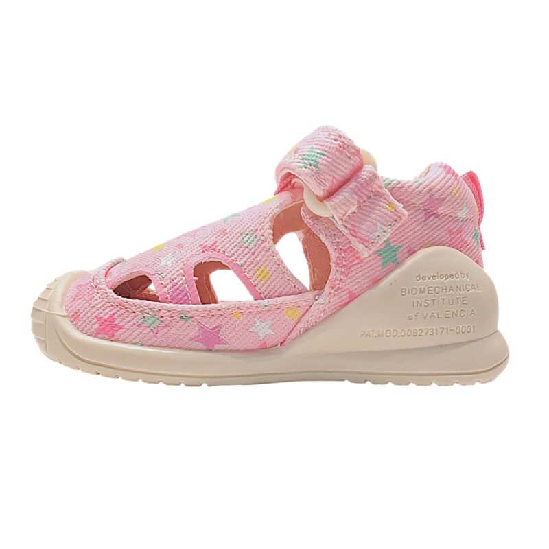 Sandalo a ragnetto per bambina primi passi in tessuto rosa con stelle multicolor e strappo – Biomecanics 3 Sandalo a ragnetto per bambina primi passi in tessuto rosa con stelle multicolor e strappo – Biomecanics