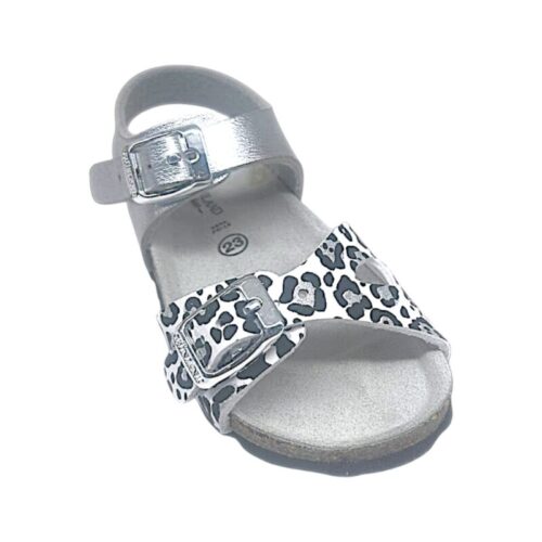 Sandalo color argento per bambina tipo Birkenstock  con fascia frontale leopardata e fibbie argento – Grünland