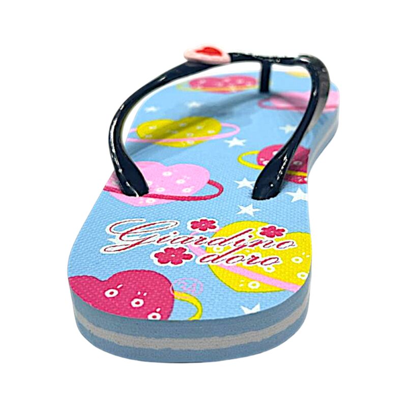 Sandalo infradito celeste-blu per bambina con fantasia di cuori e pianeti – Giardino d'Oro 3 Sandalo infradito per bambina celeste e blu con fantasia di cuori e pianeti – Giardino d'Oro