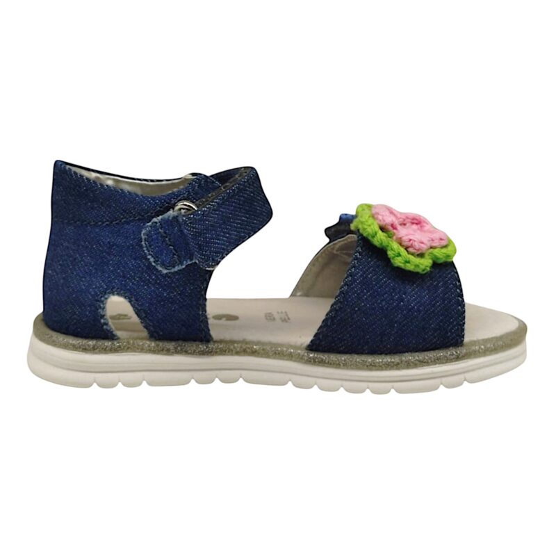 Sandalo jeans con strappo, fascia a strappo decorata e fiori uncinetto multicolor - Asso