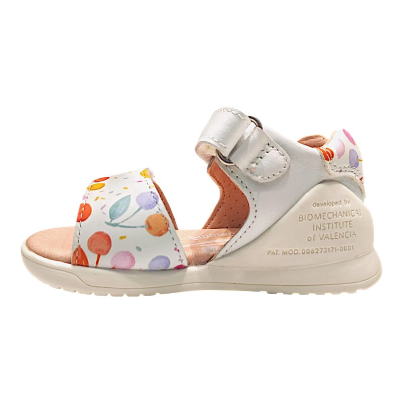 Sandalo per bambina primi passi in pelle bianca con ciliegie multicolor, strappo frontale e alla caviglia – Biomecanics 3 Sandalo per bambina primi passi in pelle bianca con ciliegie multicolor, strappo frontale e alla caviglia – Biomecanics