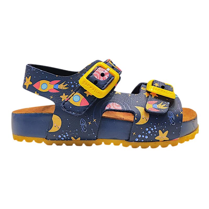 Sandalo primi passi blu-multicolor per bambino, con fantasia a tema spaziale, strappo alla caviglia e fibbia frontale – Garvalín 2 Sandalo primi passi blu-multicolor per bambino, con fantasia a tema spaziale, strappo alla caviglia e fibbia frontale – Garvalín