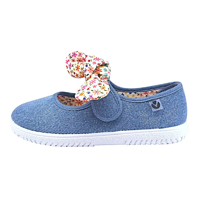 Scarpa ballerina color jeans in cotone per bambina con strappo e fiocchetto multicolor – Victoria 3 Scarpa ballerina color jeans in cotone per bambina con strappo e fiocchetto multicolor – Victoria