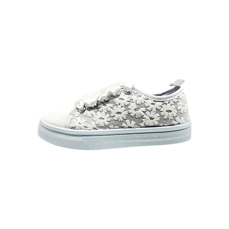 Scarpa da cerimonia bianca per bambina tipo converse in pizzo con lacci in raso – Giardino d'Oro 3 Scarpa bianca per bambina tipo converse da cerimonia in pizzo con lacci in raso – Giardino d'Oro