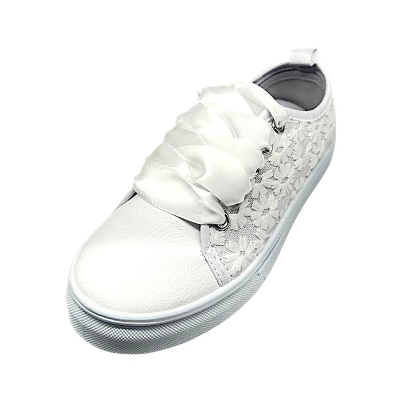 Scarpa da cerimonia bianca per bambina tipo converse in pizzo con lacci in raso – Giardino d'Oro 1 Scarpa bianca per bambina tipo converse da cerimonia in pizzo con lacci in raso – Giardino d'Oro