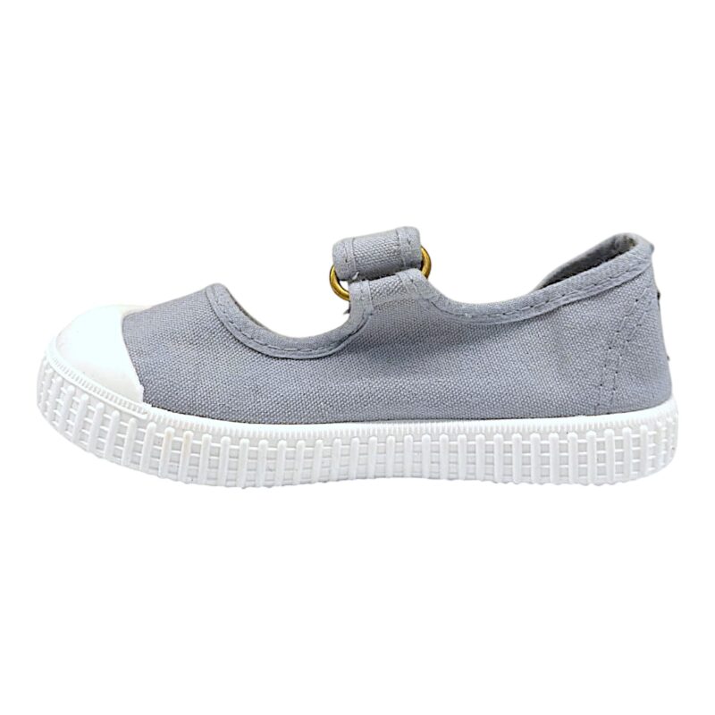 Scarpa ballerina in cotone azzurro nube per bambina con chiusura a strappo – Victoria 3 Scarpa in cotone azzurro nube modello ballerina per bambina con chiusura a strappo – Victoria