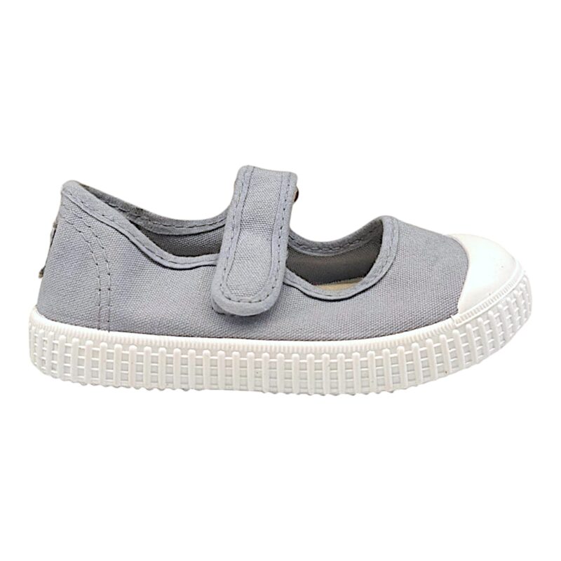 Scarpa ballerina in cotone azzurro nube per bambina con chiusura a strappo – Victoria 2 Scarpa in cotone azzurro nube modello ballerina per bambina con chiusura a strappo – Victoria