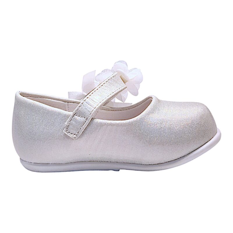 Scarpetta baby bianco cangiante da cerimonia per bambina effetto tessuto con fascia floreale – Giardino d'Oro 2 Scarpetta baby da cerimonia per bambina bianco cangiante effetto tessuto con fascia floreale – Giardino d'Oro
