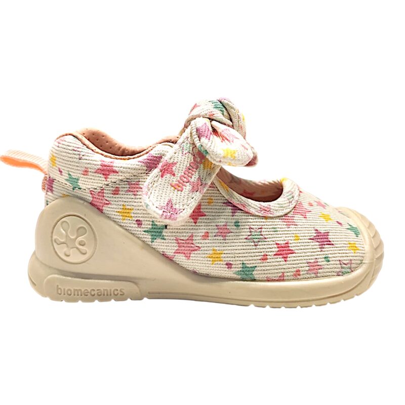 Scarpetta per bambina primi passi in tessuto bianco con fiocco decorativo, stelle multicolor e strappo – Biomecanics 2 Scarpetta per bambina primi passi in tessuto bianco con stelle multicolor e strappo – Biomecanics