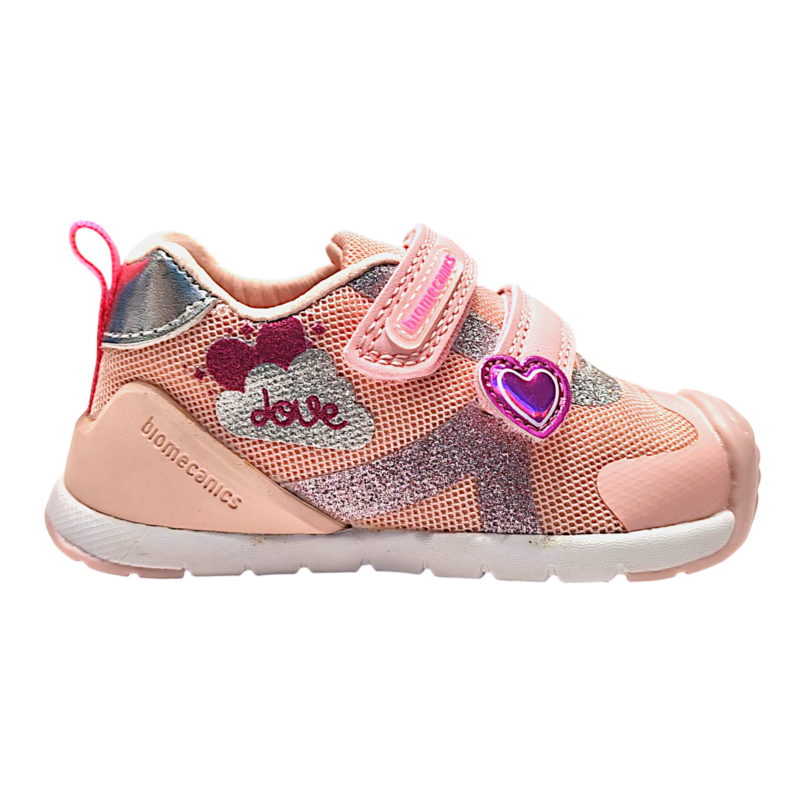 Sneaker sportiva per bambina primi passi in tessuto rosa con doppio strappo, cuore e scritta Love – Biomecanics 2 Sneaker sportiva per bambina primi passi in tessuto rosa con doppio strappo, cuore e scritta Love – Biomecanics