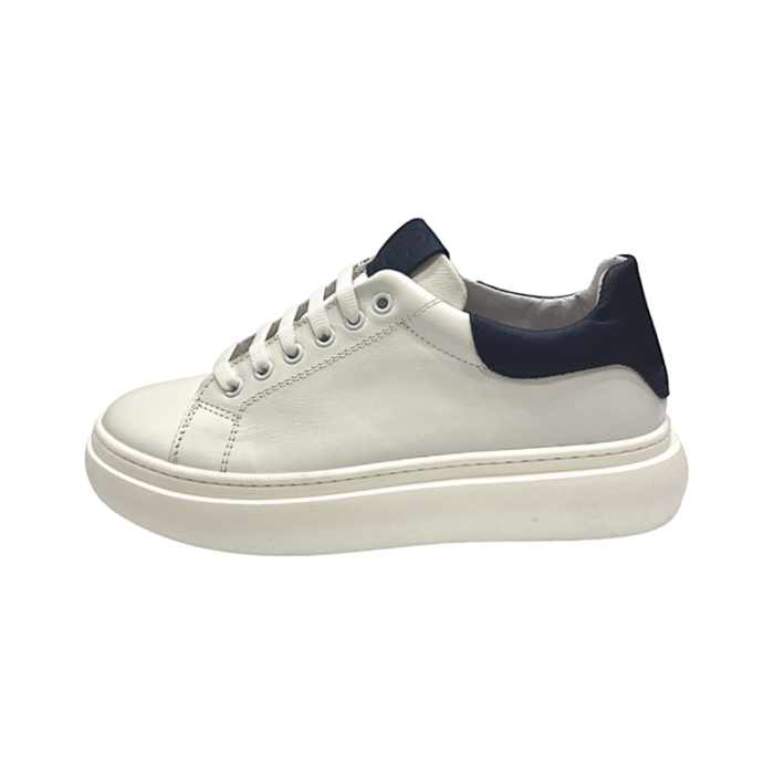 Sneaker unisex bianca con dettagli blu e lacci - Chiara Luciani