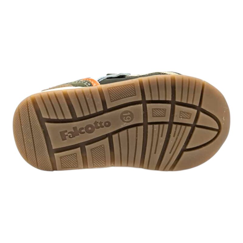 Sneakers primi passi bambino verde militare con F bianca, striscia beige e retro arancio con strappi – Falcotto
