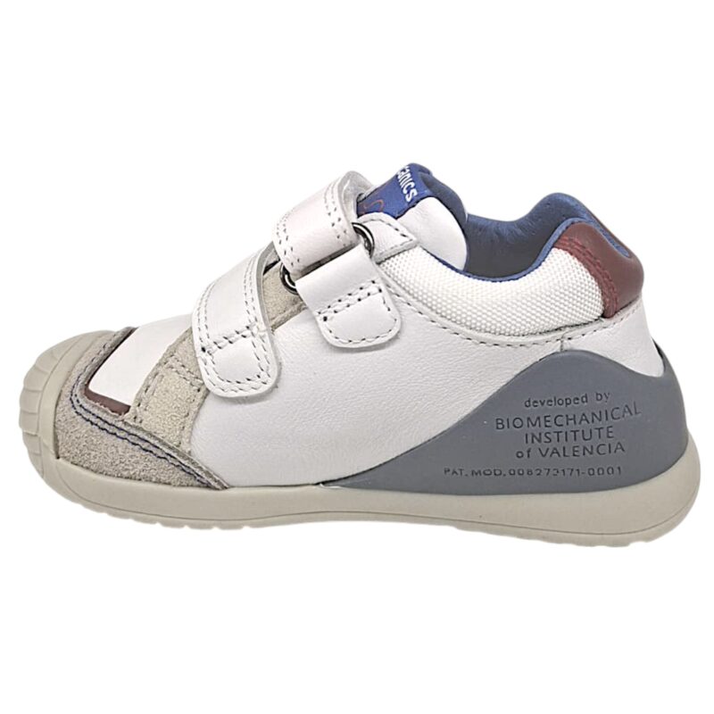 Sneakers primi passi bianche-grigie per bambino con stella rossa e due strappi - Biomecanics 3 Sneakers primi passi bianche-grigie per bambino con stella rossa e due strappi - Biomecanics