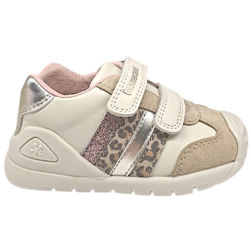 Sneakers primi passi bianco panna per bambina con dettagli leopardati, glitterati e doppio strappo - Biomecanics 2 Sneakers primi passi bianco panna per bambina con strisce leopardate e glitterate e due strappi - Biomecanics