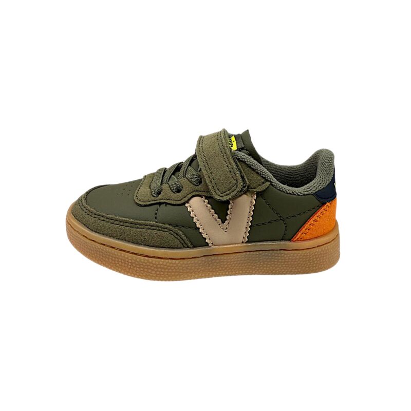 Sneakers scamosciate verde militare per bambino con strappo e lacci elastici - Victoria 3 Sneakers scamosciate verde militare per bambino con strappo e lacci elastici - Victoria