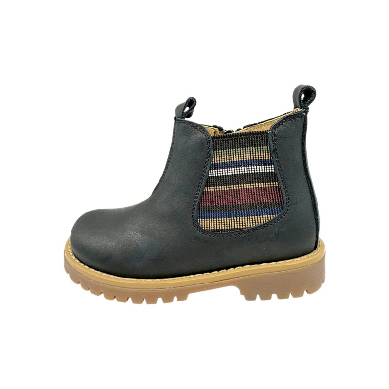 Stivaletto nero unisex stile country in pelle con elastico a righe multicolor e zip laterale - Rossano 3 Stivaletto country nero in pelle con elastico a righe multicolor e zip laterale - Rossano